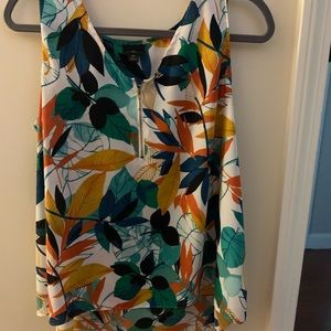Petite Large sleeveless floral top.
